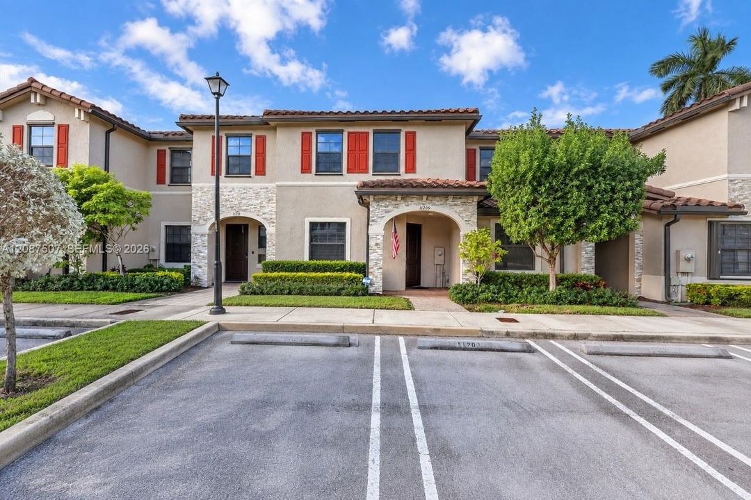 For Rent: $2,800 (3 beds, 2 baths, 1649 Square Feet)