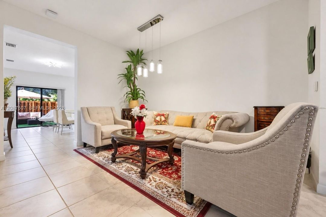 For Rent: $2,800 (3 beds, 2 baths, 1649 Square Feet)
