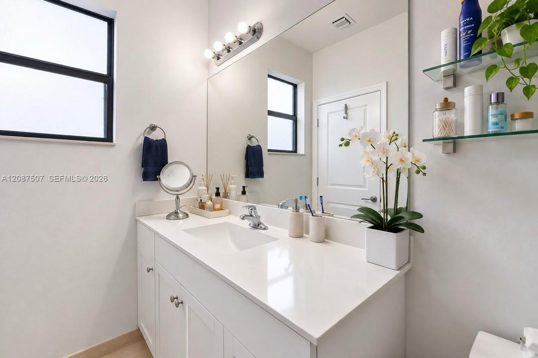 For Rent: $2,800 (3 beds, 2 baths, 1649 Square Feet)