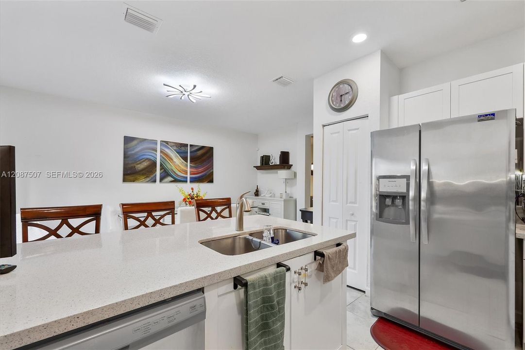 For Rent: $2,800 (3 beds, 2 baths, 1649 Square Feet)