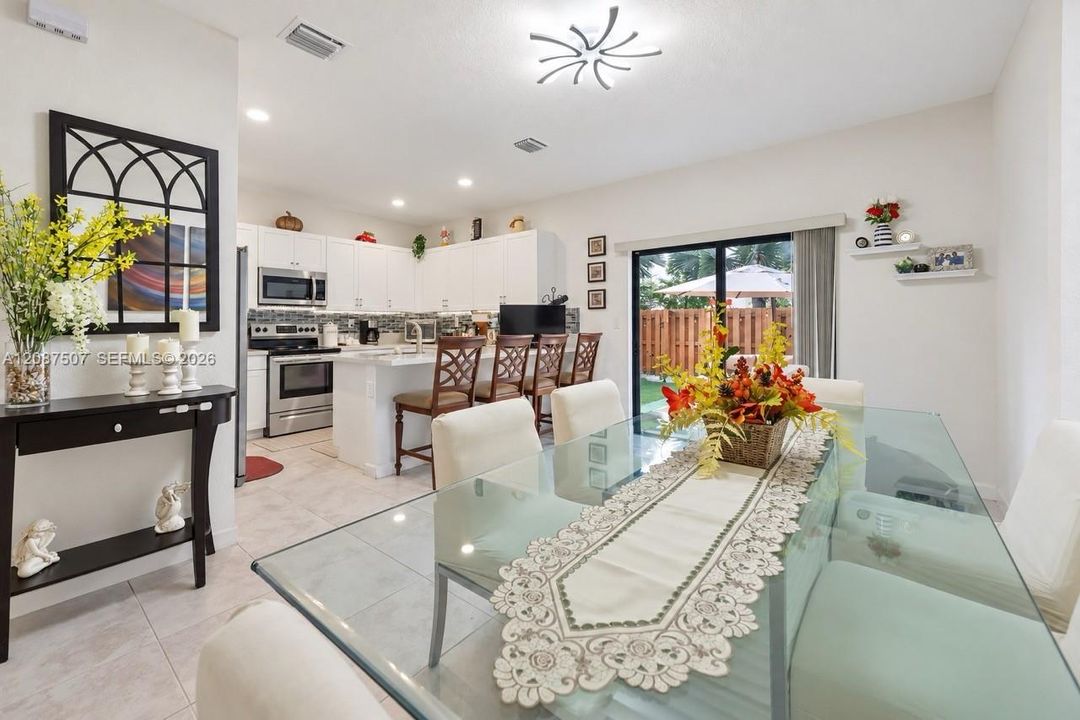 For Rent: $2,800 (3 beds, 2 baths, 1649 Square Feet)