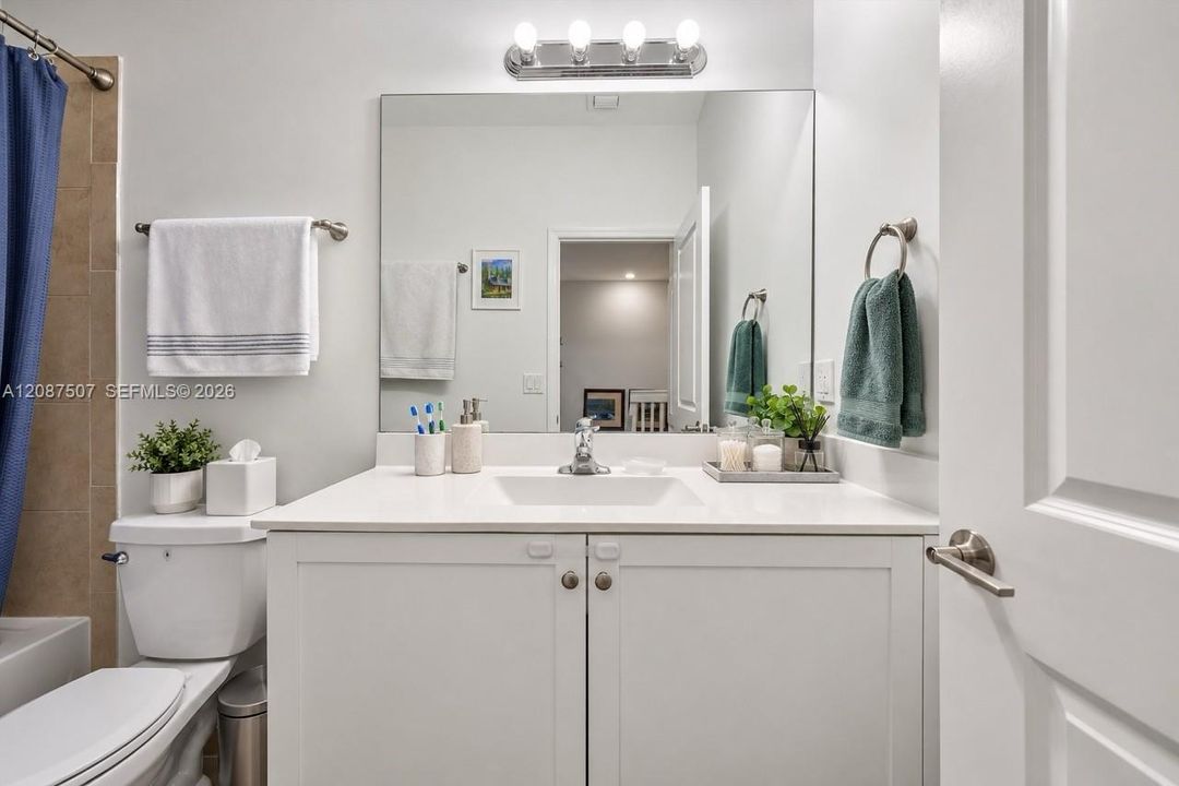For Rent: $2,800 (3 beds, 2 baths, 1649 Square Feet)