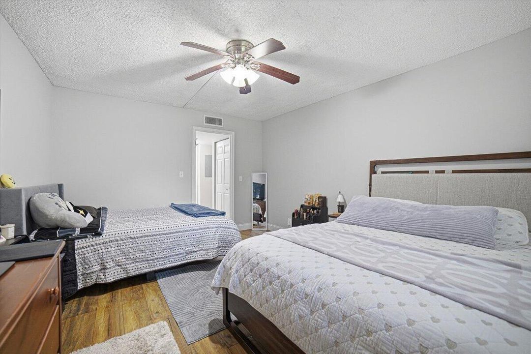 18-Bedroom1-B