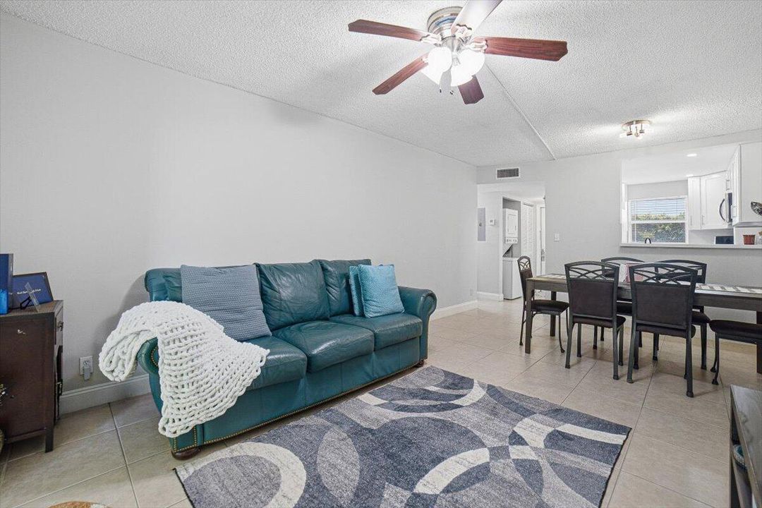 08-Livingroom-B