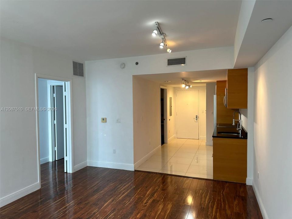 В аренду: $3,295 (1 спален, 1 ванн, 597 Квадратных фут)