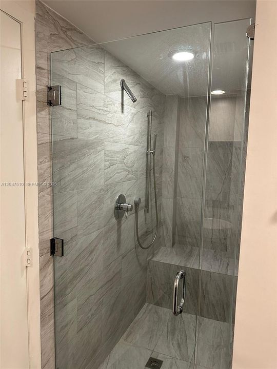 В аренду: $3,295 (1 спален, 1 ванн, 597 Квадратных фут)