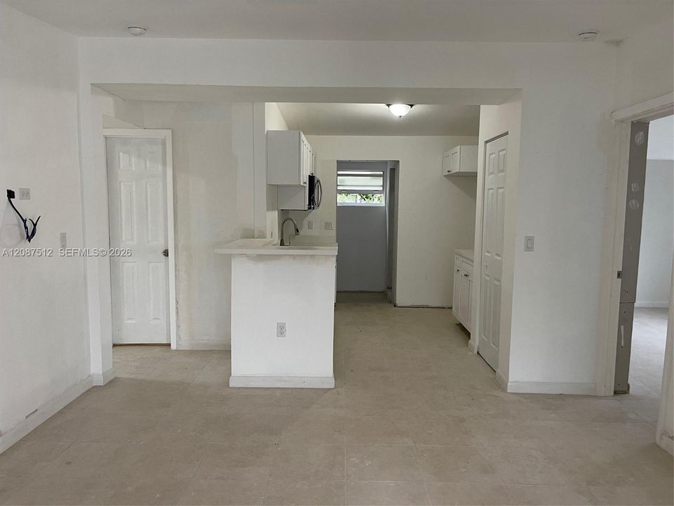 For Rent: $2,500 (3 beds, 2 baths, 1084 Square Feet)