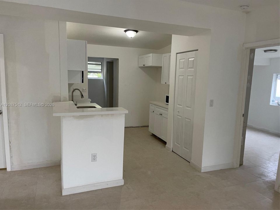 For Rent: $2,500 (3 beds, 2 baths, 1084 Square Feet)