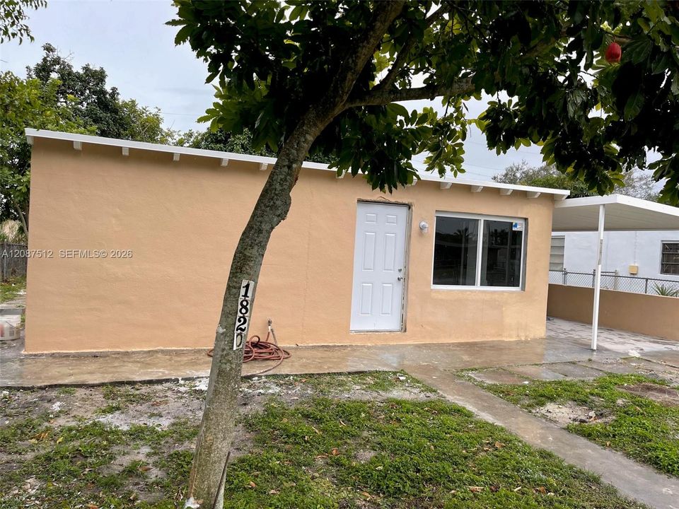 For Rent: $2,500 (3 beds, 2 baths, 1084 Square Feet)