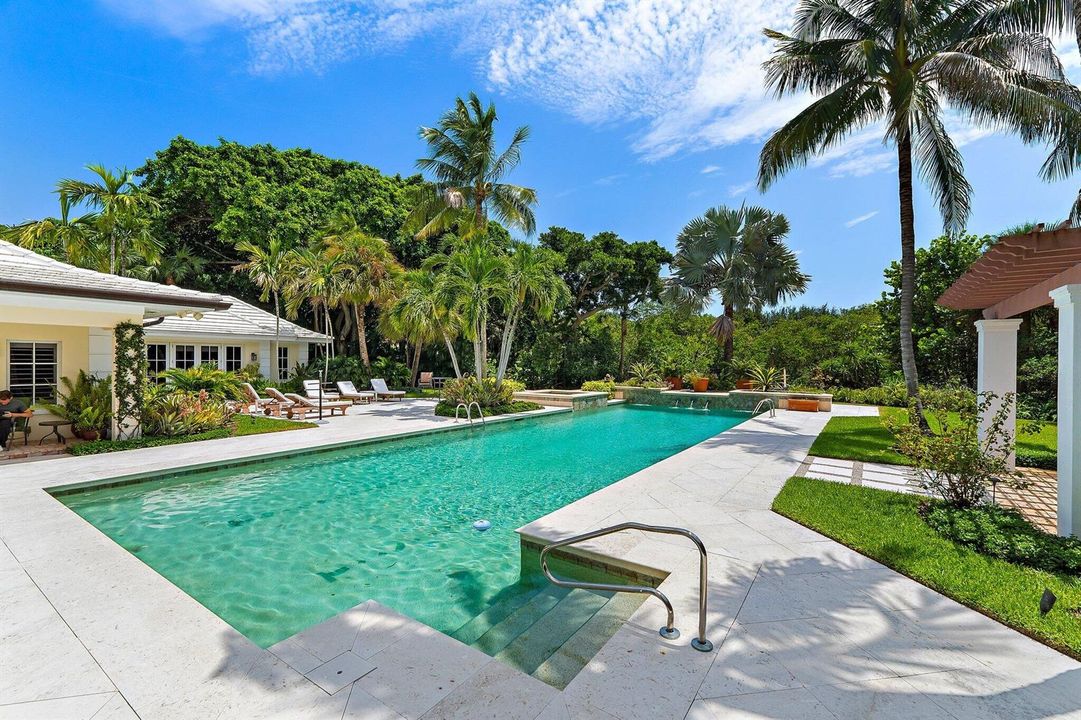 60' Pool w/ Spa