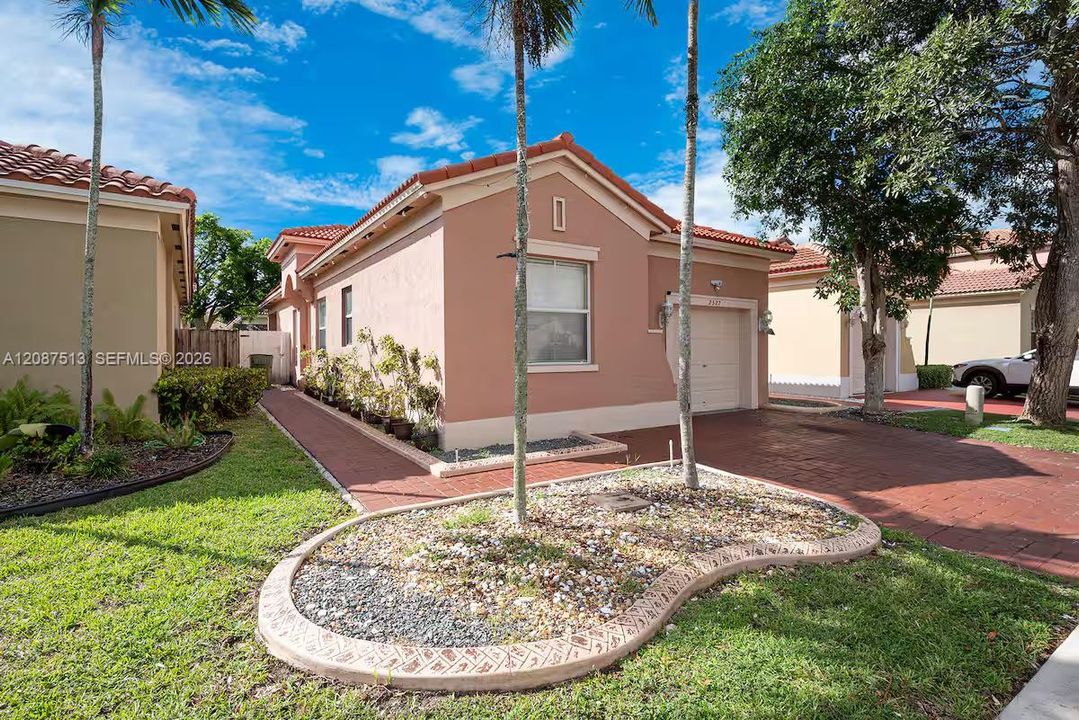En Venta: $439,900 (3 camas, 2 baños, 1426 Pies cuadrados)