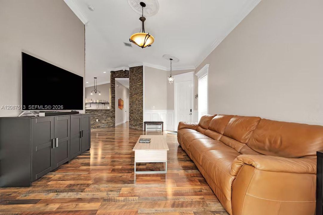 En Venta: $439,900 (3 camas, 2 baños, 1426 Pies cuadrados)