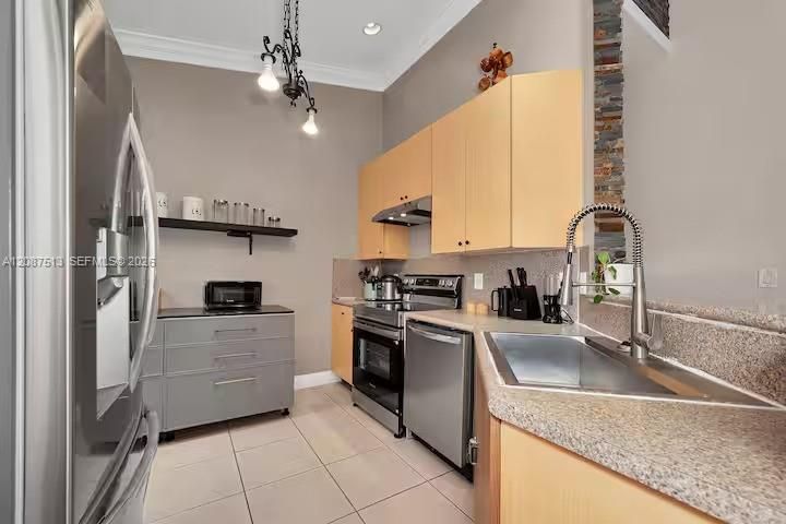 En Venta: $439,900 (3 camas, 2 baños, 1426 Pies cuadrados)