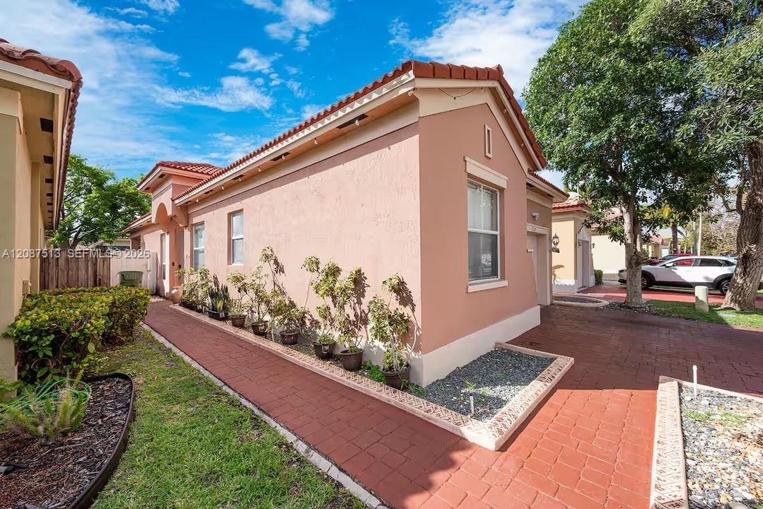 En Venta: $439,900 (3 camas, 2 baños, 1426 Pies cuadrados)