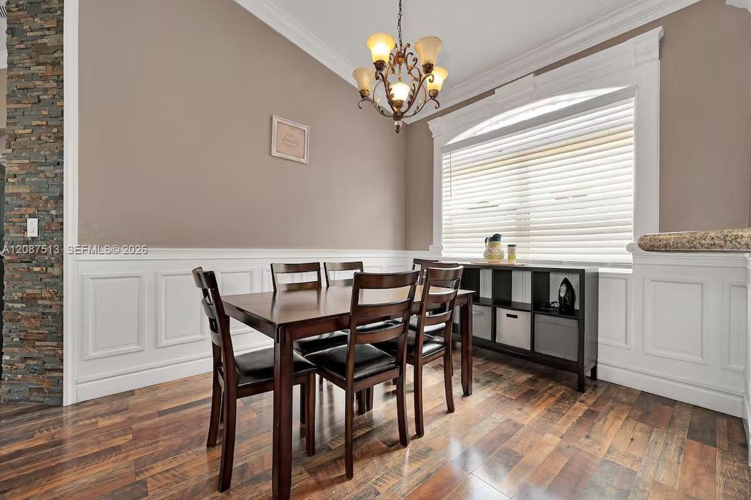 En Venta: $439,900 (3 camas, 2 baños, 1426 Pies cuadrados)