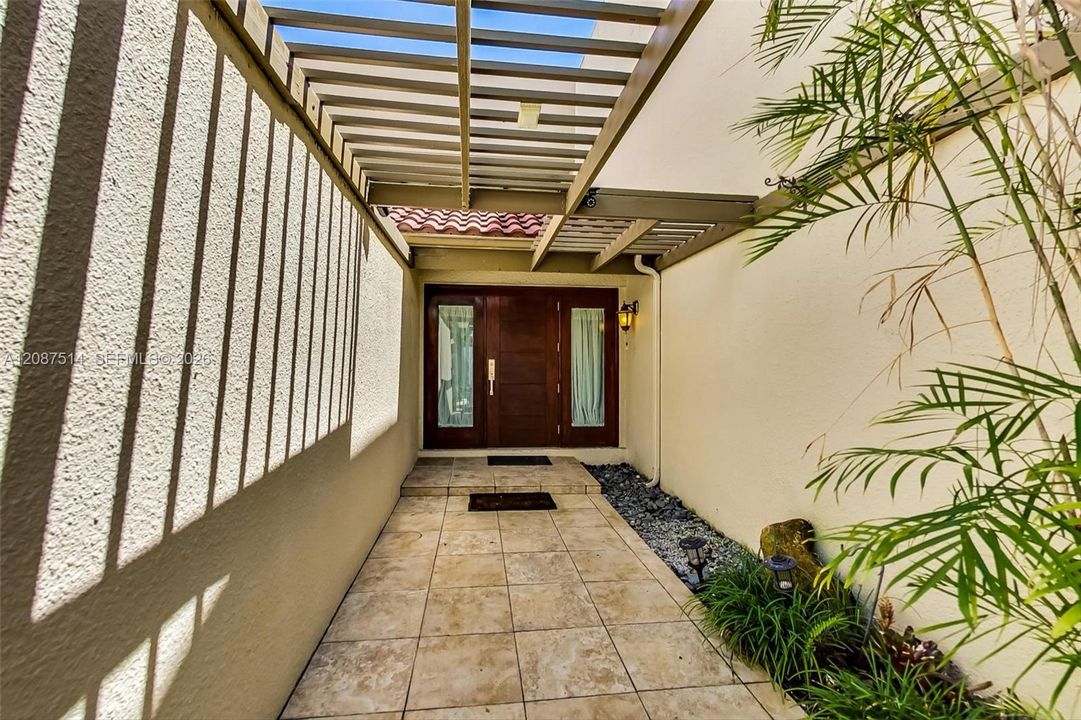 For Rent: $4,500 (3 beds, 3 baths, 2019 Square Feet)