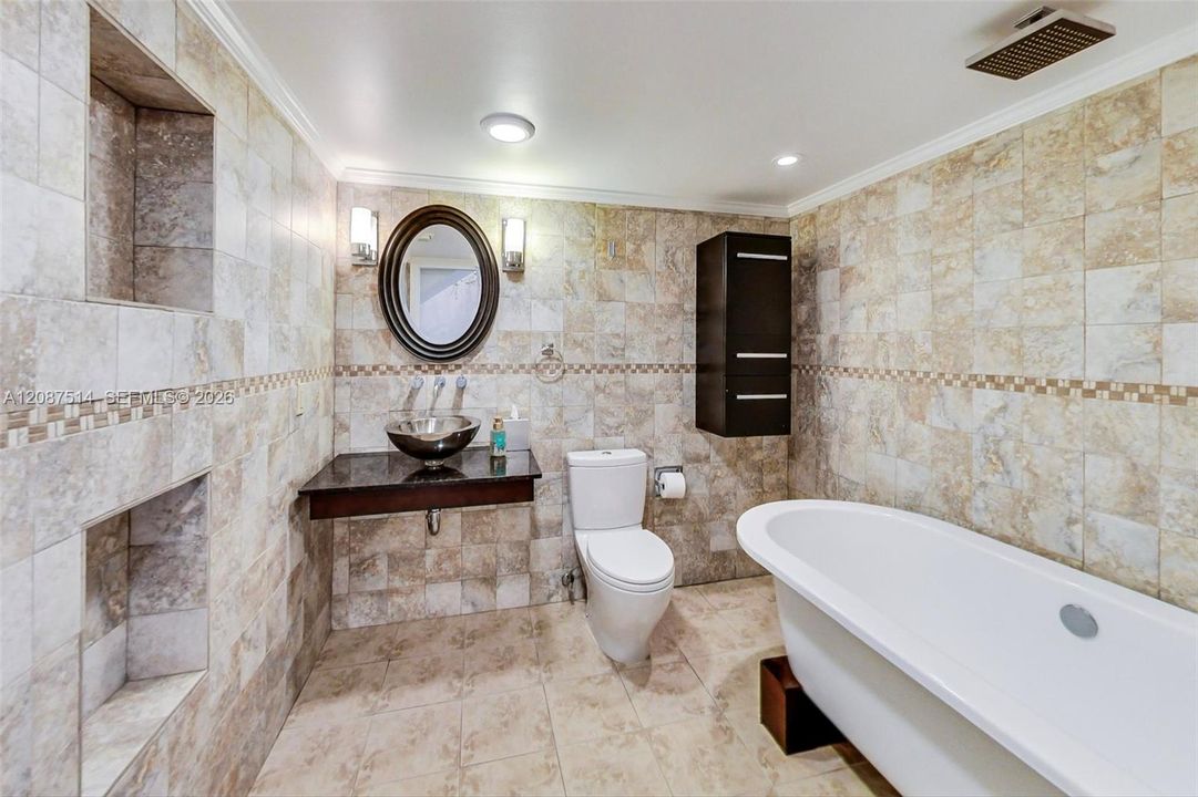 For Rent: $4,500 (3 beds, 3 baths, 2019 Square Feet)