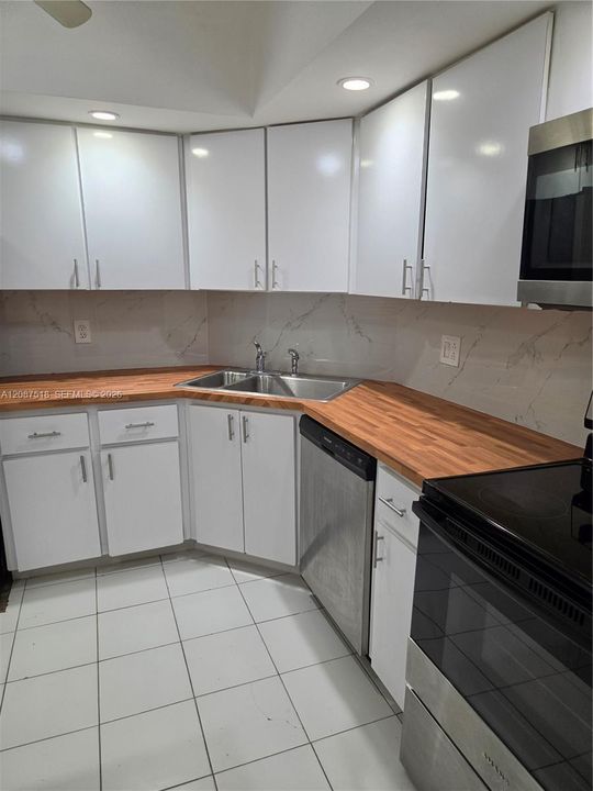 В аренду: $2,000 (2 спален, 2 ванн, 1200 Квадратных фут)