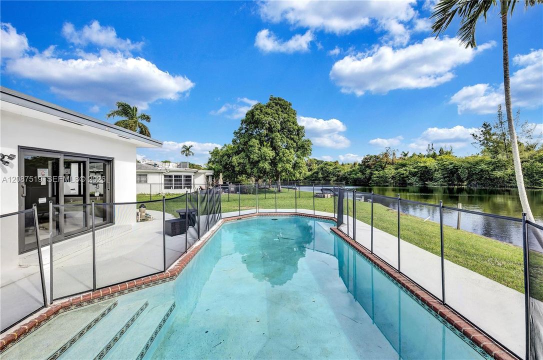 For Sale: $899,995 (3 beds, 3 baths, 1606 Square Feet)