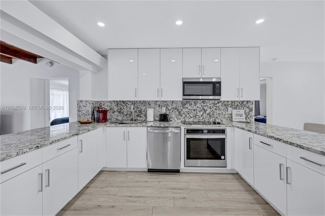 For Sale: $899,995 (3 beds, 3 baths, 1606 Square Feet)