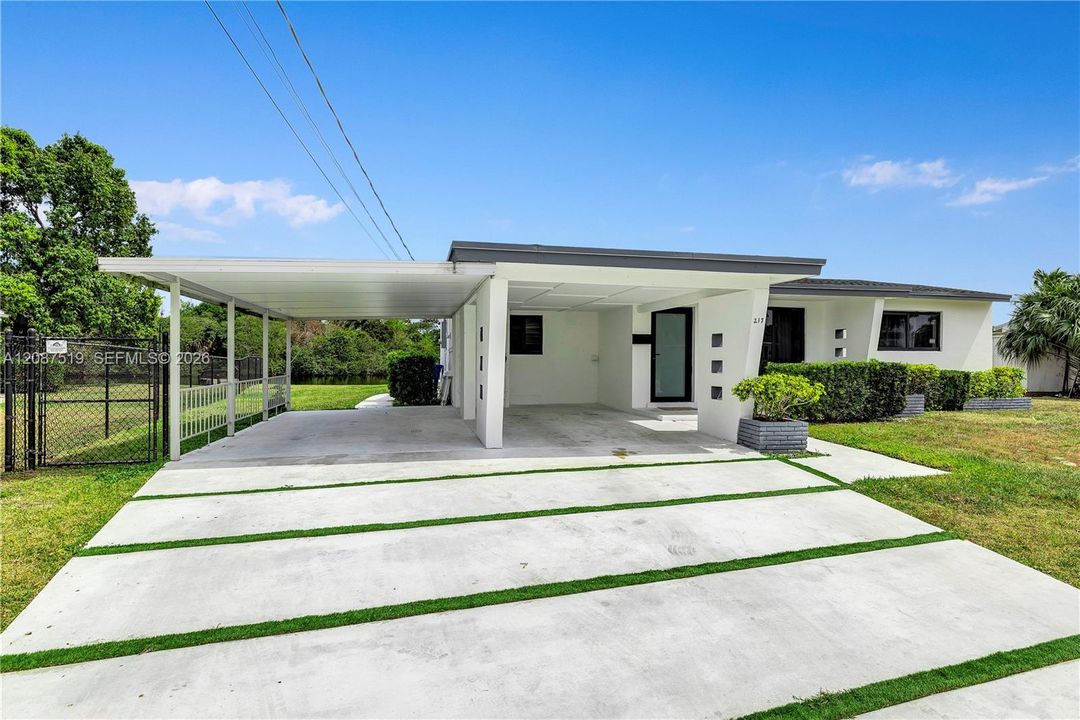 For Sale: $899,995 (3 beds, 3 baths, 1606 Square Feet)