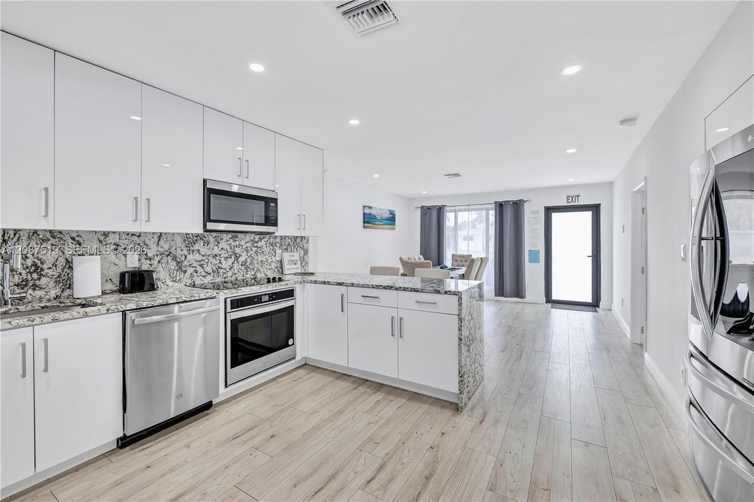 For Sale: $899,995 (3 beds, 3 baths, 1606 Square Feet)