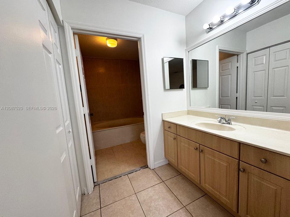 For Rent: $2,500 (3 beds, 2 baths, 1130 Square Feet)