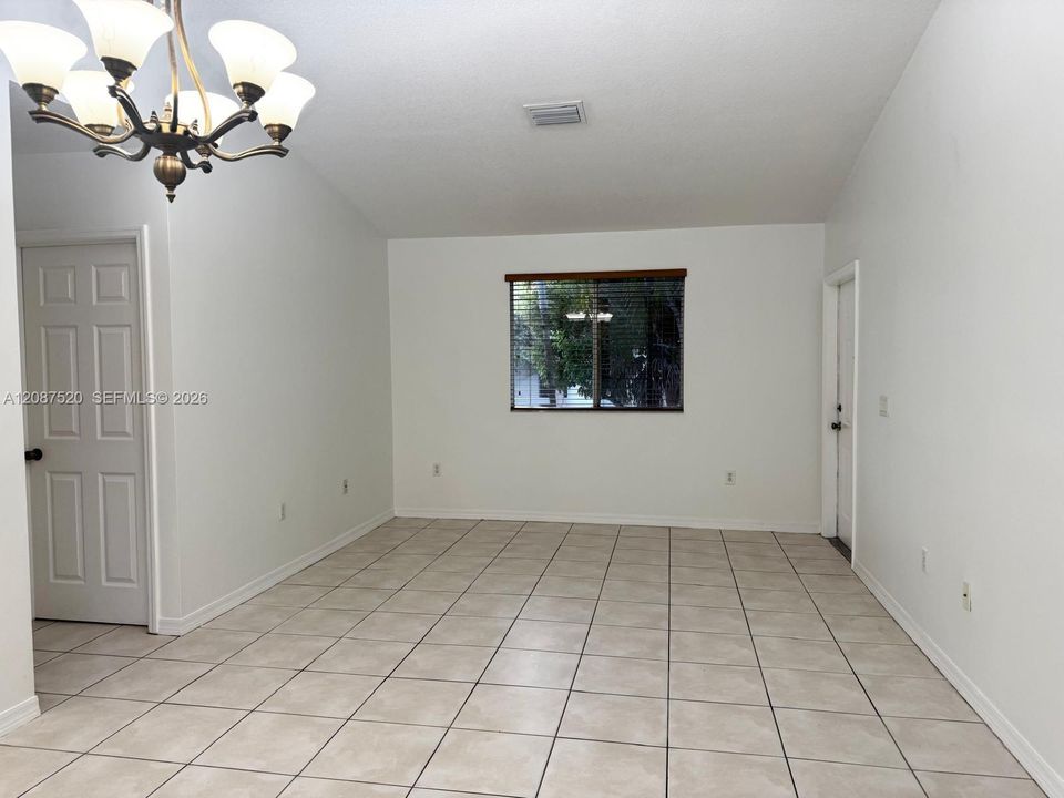 For Rent: $2,500 (3 beds, 2 baths, 1130 Square Feet)