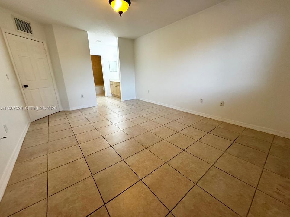 For Rent: $2,500 (3 beds, 2 baths, 1130 Square Feet)