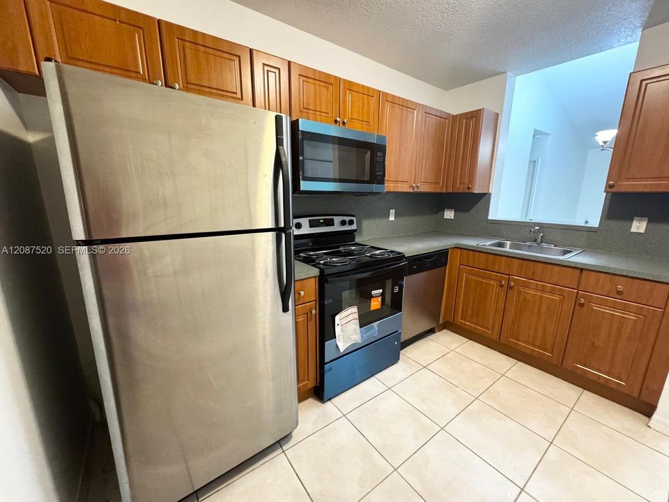 For Rent: $2,500 (3 beds, 2 baths, 1130 Square Feet)