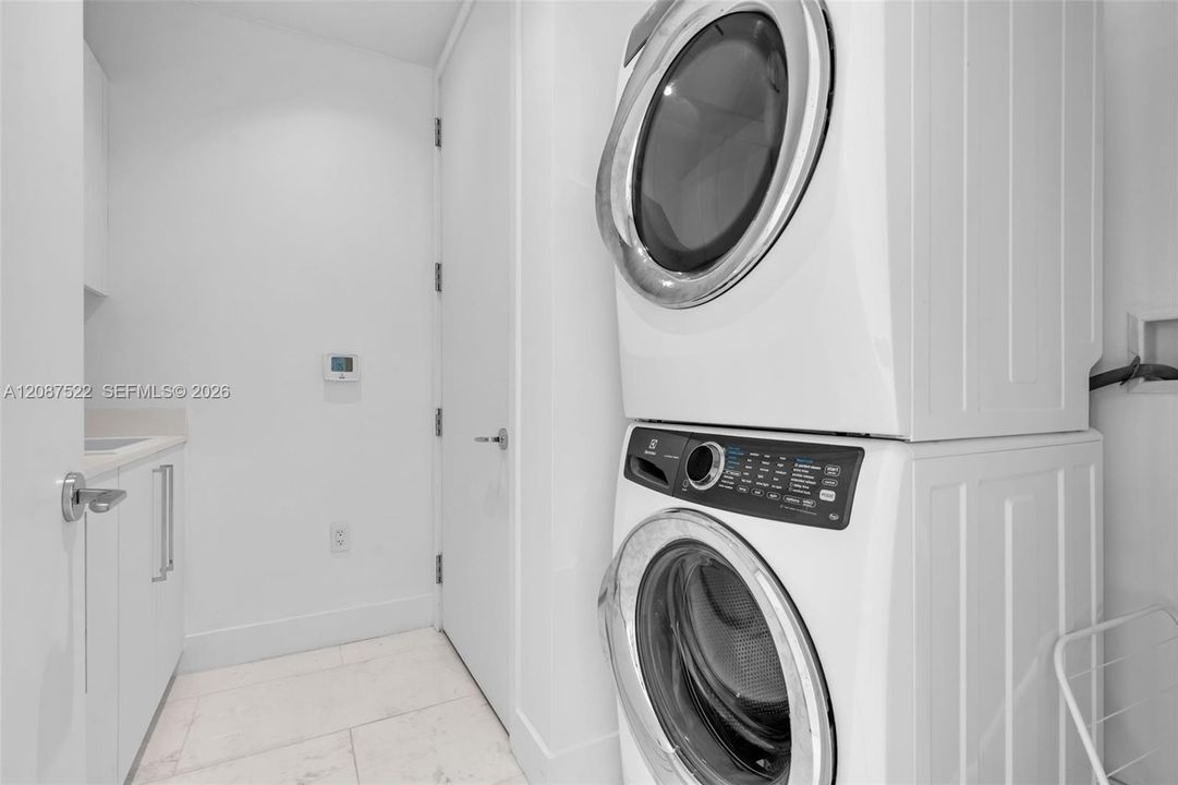 For Rent: $15,000 (2 beds, 2 baths, 1447 Square Feet)