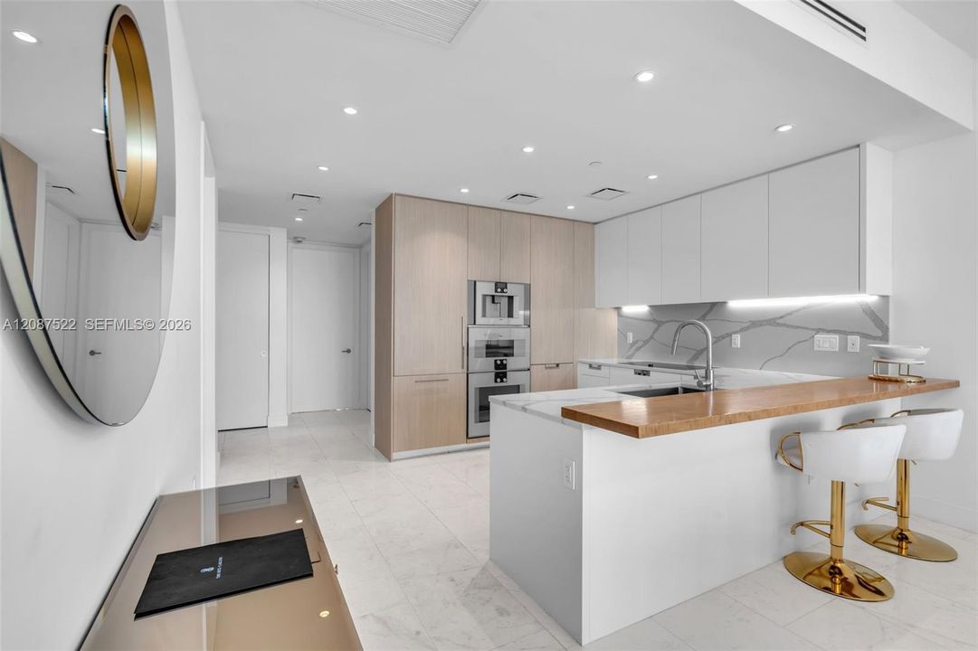 For Rent: $15,000 (2 beds, 2 baths, 1447 Square Feet)