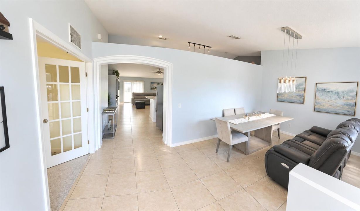 390 CURTIS Dining room