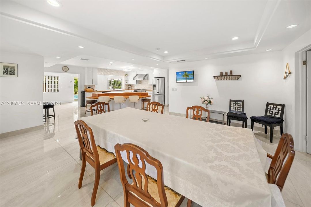 En Venta: $1,695,000 (4 camas, 4 baños, 3302 Pies cuadrados)