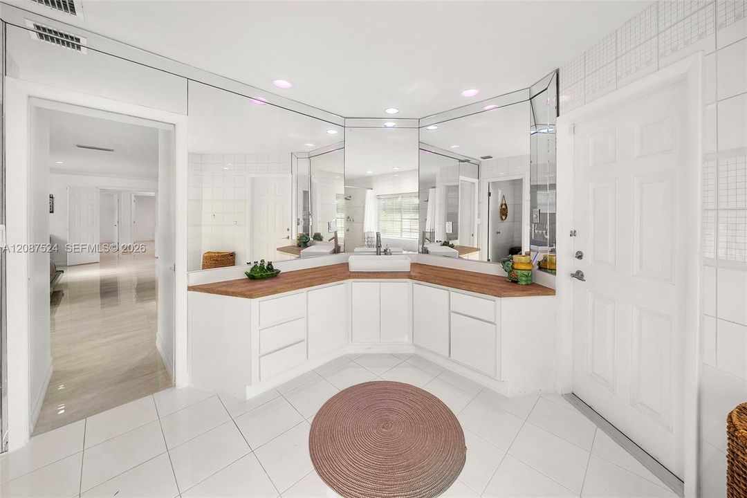 En Venta: $1,695,000 (4 camas, 4 baños, 3302 Pies cuadrados)