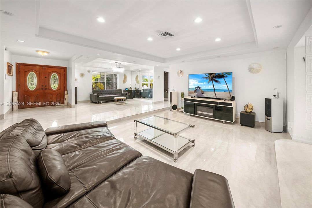 En Venta: $1,695,000 (4 camas, 4 baños, 3302 Pies cuadrados)