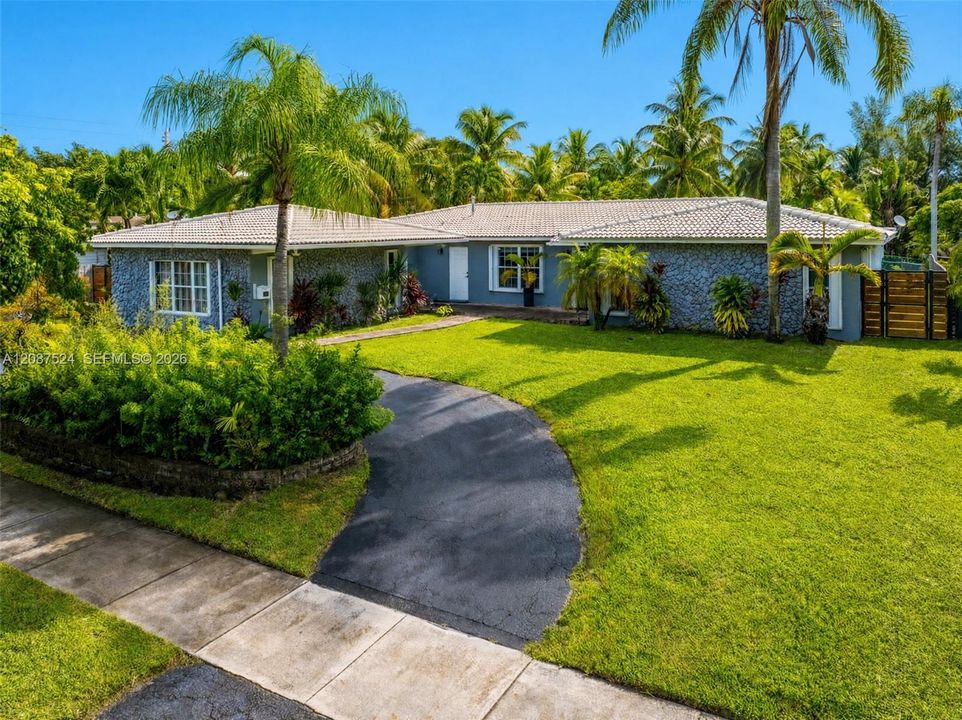 En Venta: $1,695,000 (4 camas, 4 baños, 3302 Pies cuadrados)