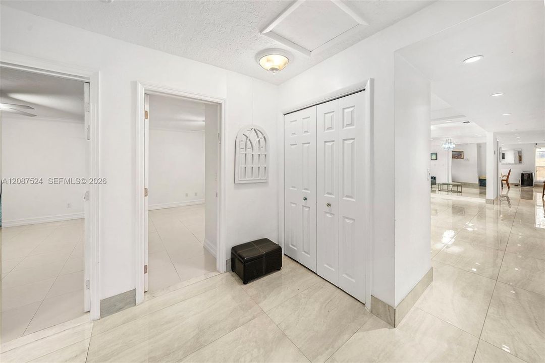 En Venta: $1,695,000 (4 camas, 4 baños, 3302 Pies cuadrados)