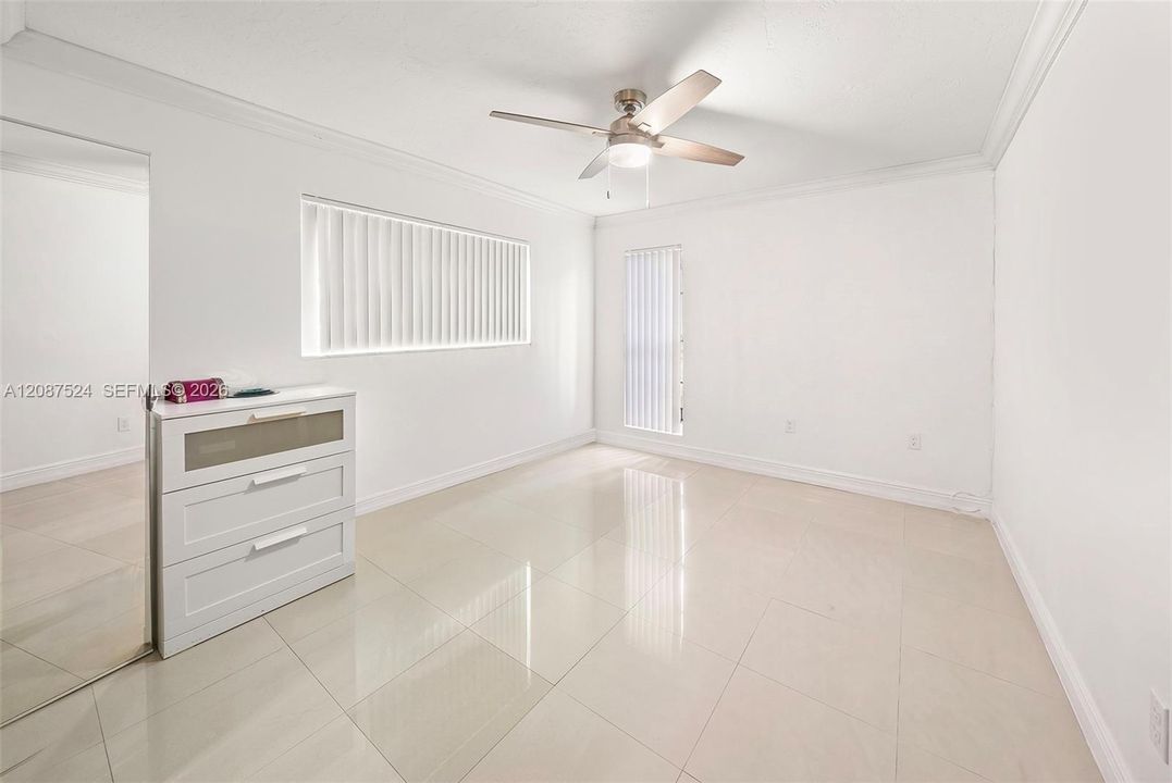 En Venta: $1,695,000 (4 camas, 4 baños, 3302 Pies cuadrados)