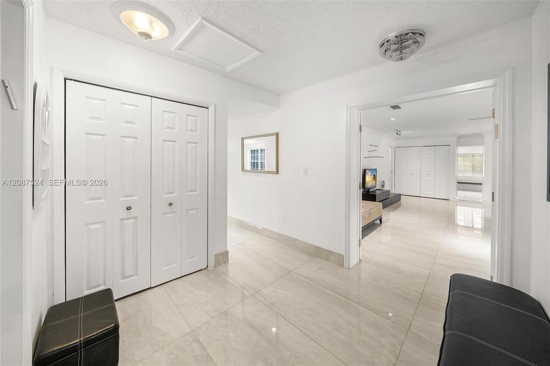 En Venta: $1,695,000 (4 camas, 4 baños, 3302 Pies cuadrados)