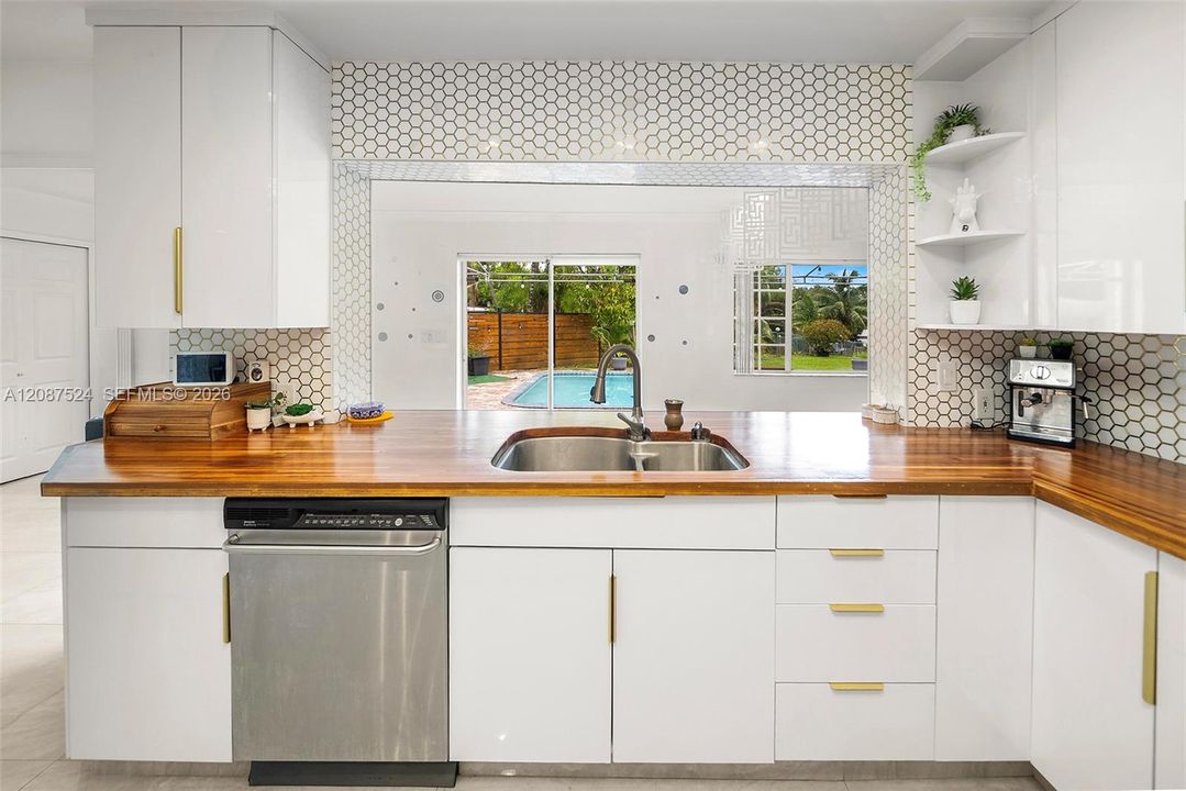 En Venta: $1,695,000 (4 camas, 4 baños, 3302 Pies cuadrados)