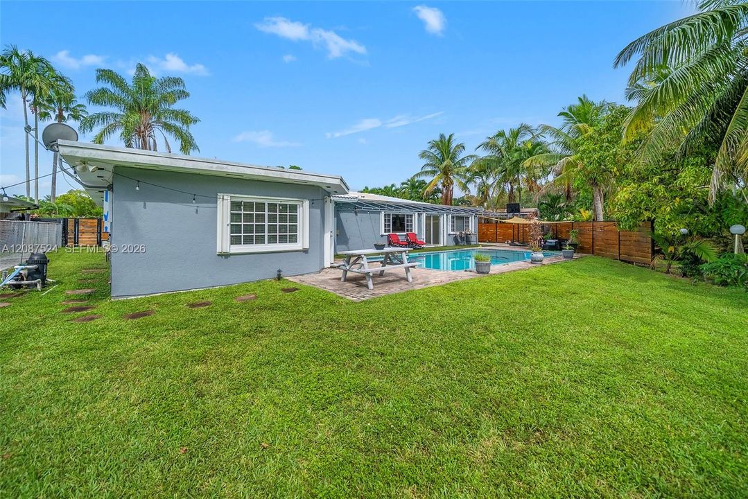 En Venta: $1,695,000 (4 camas, 4 baños, 3302 Pies cuadrados)