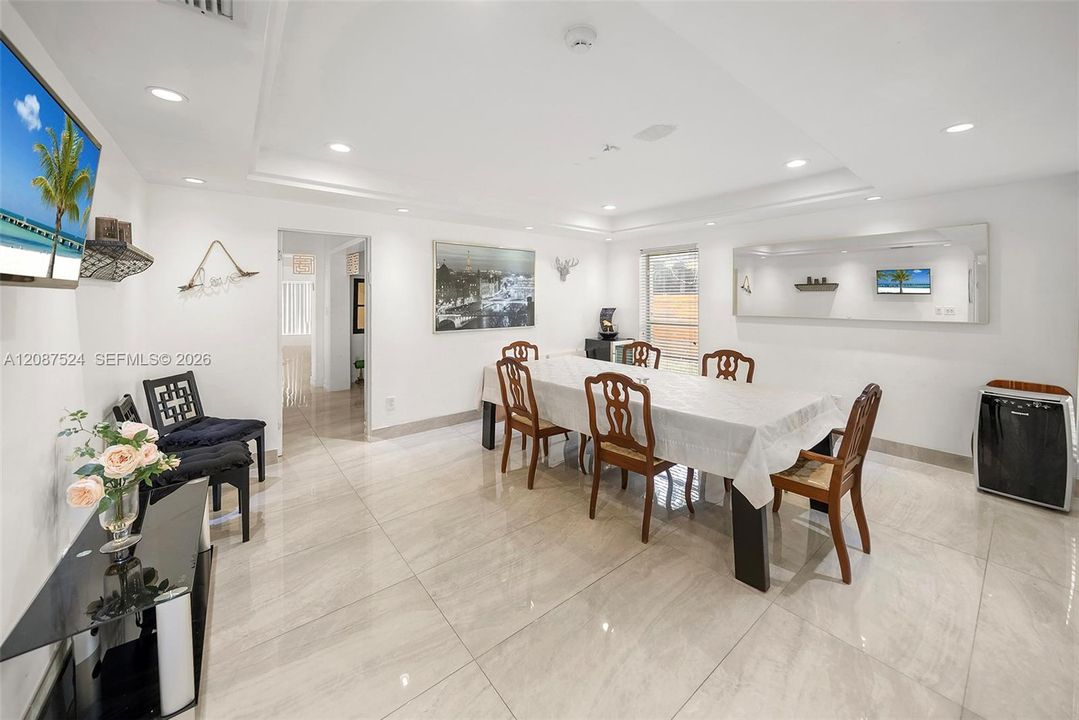 En Venta: $1,695,000 (4 camas, 4 baños, 3302 Pies cuadrados)