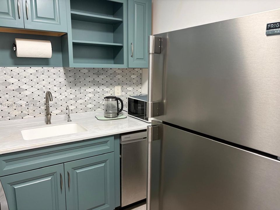 For Rent: $1,750 (1 beds, 1 baths, 777 Square Feet)