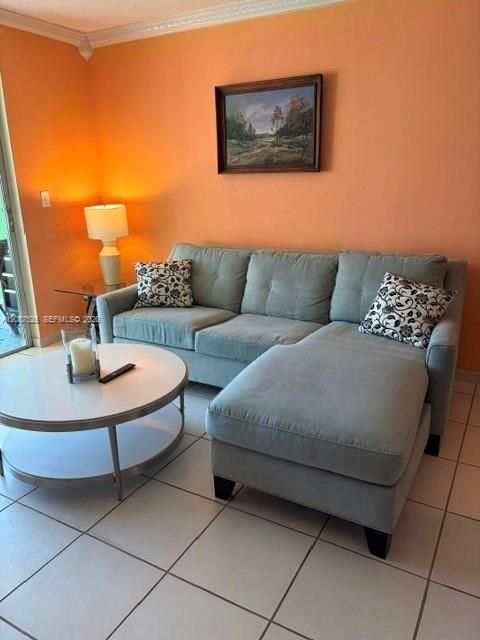 For Rent: $1,750 (1 beds, 1 baths, 777 Square Feet)