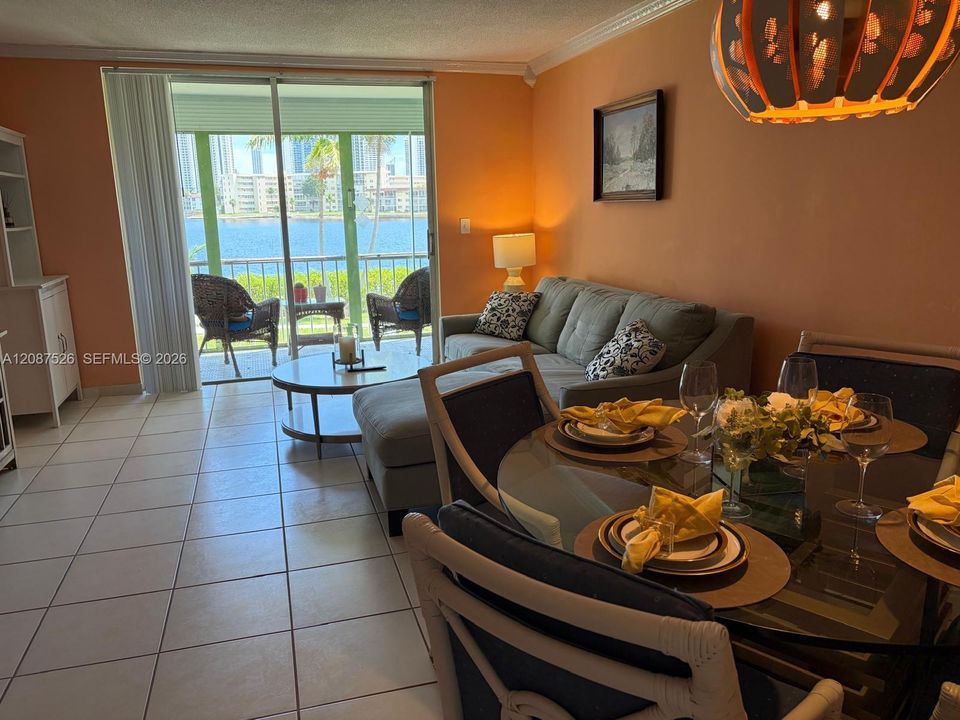 For Rent: $1,750 (1 beds, 1 baths, 777 Square Feet)