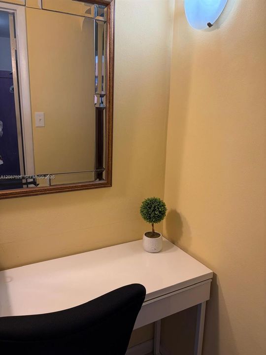 For Rent: $1,750 (1 beds, 1 baths, 777 Square Feet)