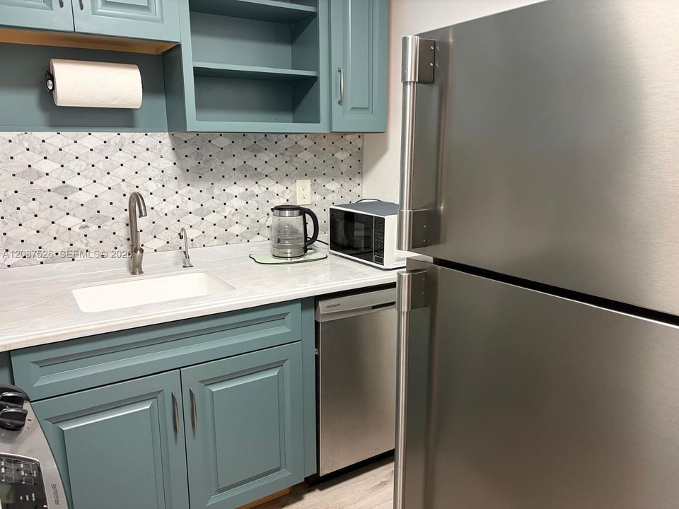 For Rent: $1,750 (1 beds, 1 baths, 777 Square Feet)