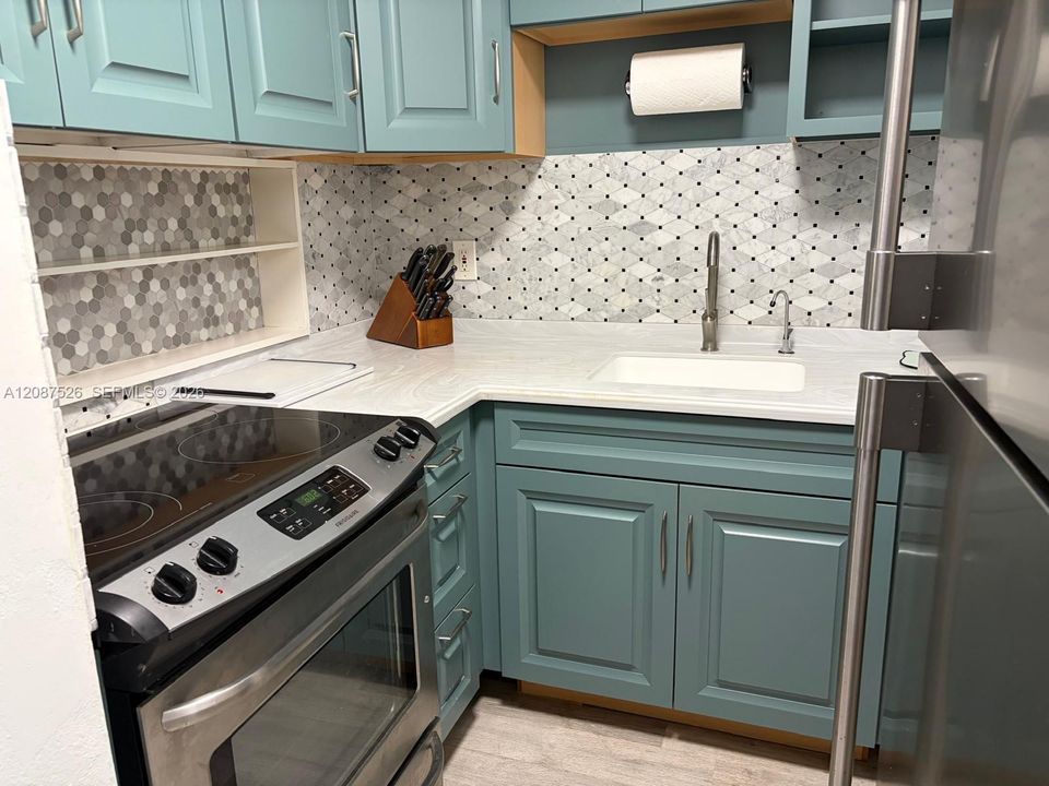 For Rent: $1,750 (1 beds, 1 baths, 777 Square Feet)