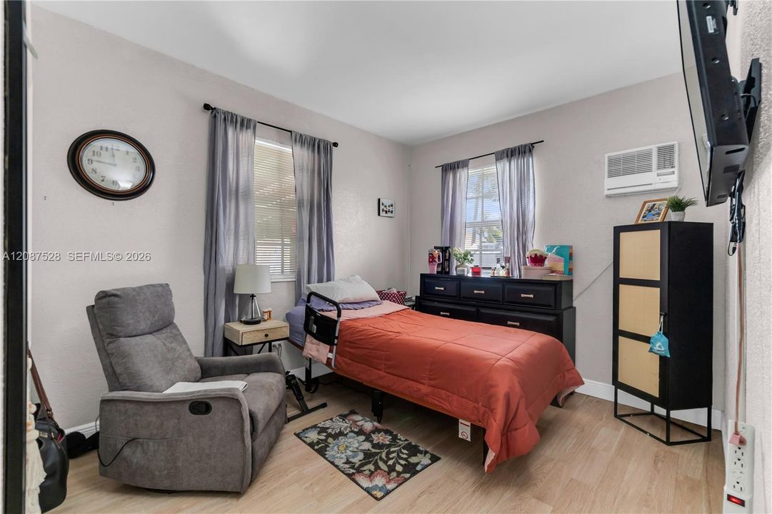 For Sale: $515,000 (3 beds, 1 baths, 1208 Square Feet)